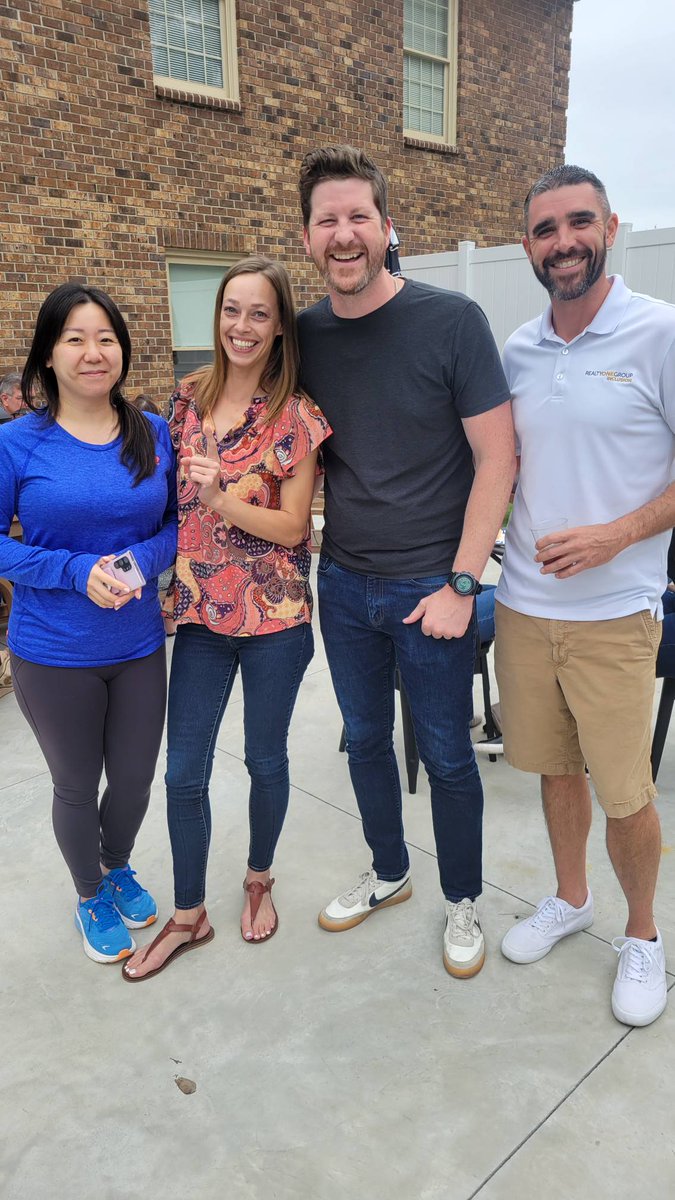 RealtyONESav's tweet image. Jennie you are ONE AWESOME leader who has been a huge part of our  #ONEteam success. THANK YOU for bringing your very best to all of us-your work, support, smile, diligence &amp;amp; care for all has been GOLDEN! 
We wish you the very BEST in your new adventure from your #ONEfamily!🖤💛