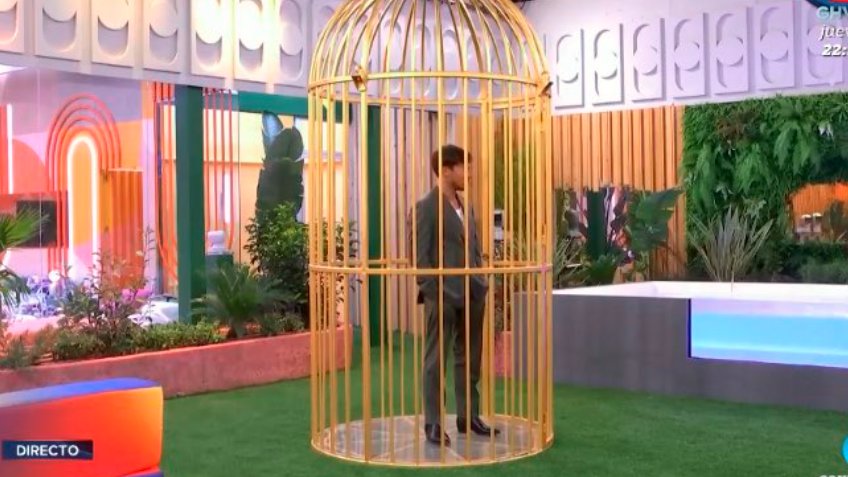 Rocioyositecreo's tweet photo. Es que la única forma en la que podría entrar el Narci a concursar sería está y tampoco es plan!!
#GHVIP29S https://t.co/v5Gu2swqig