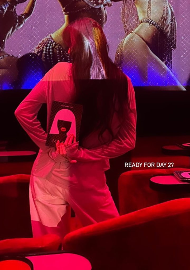 Lsglobal_'s tweet photo. Day 2 

LALISA TOTALLY CRAZY
#LISAxCRAZYHORSEPARIS https://t.co/3gGIQvRudq