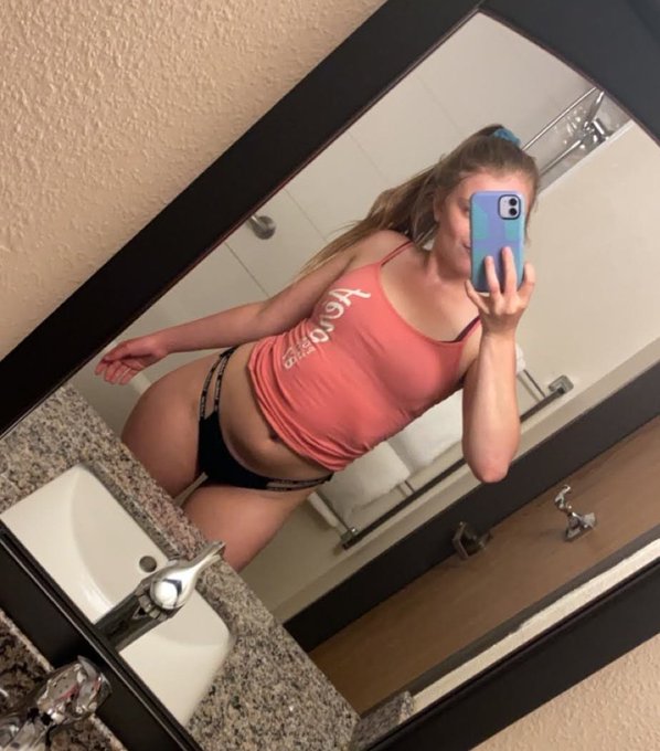 HAPPY FRIDAY 🥵👅 https://t.co/GcDGCL9anI