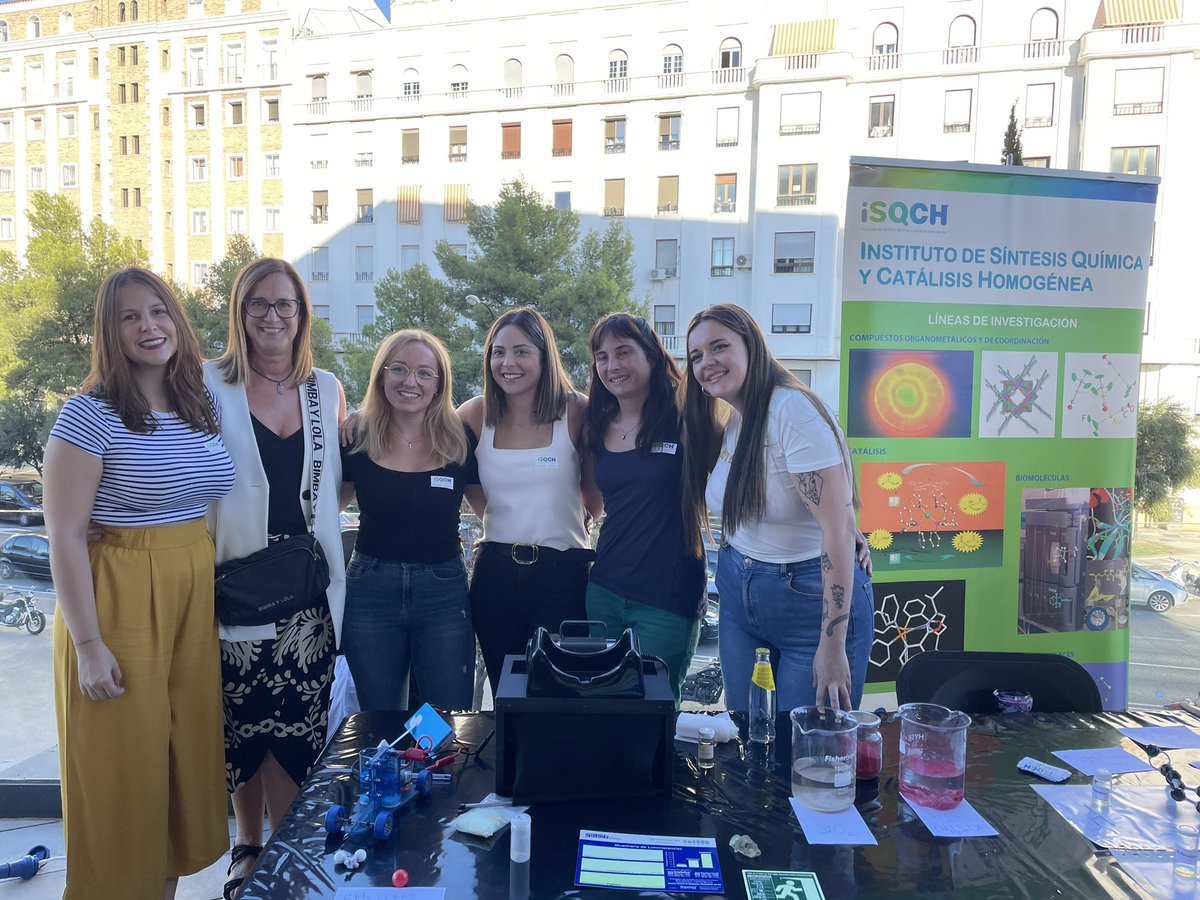 ecerradalamuela's tweet photo. Magnífica representación del @ISQCH  en la noche de los investigadores. Muchas gracias chicas por vuestra colaboración!!!! https://t.co/K55899KUYs