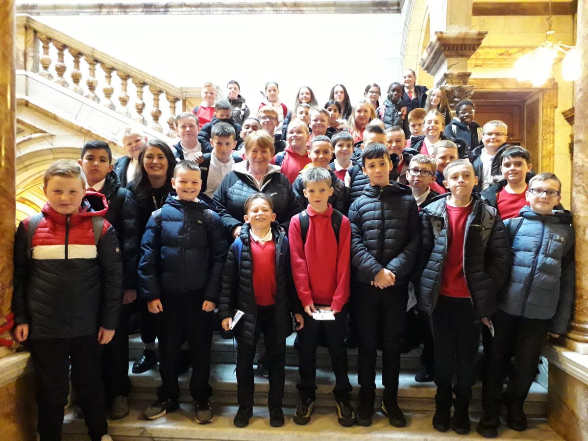 AntoninePrimary's tweet photo. P7 enjoyed their trip to the City Chambers today, listening to @LordProvostGCC. They followed this with a tour of some Glasgow landmarks as part of their Social Studies learning. #localcontext https://t.co/L55eQcyYDv
