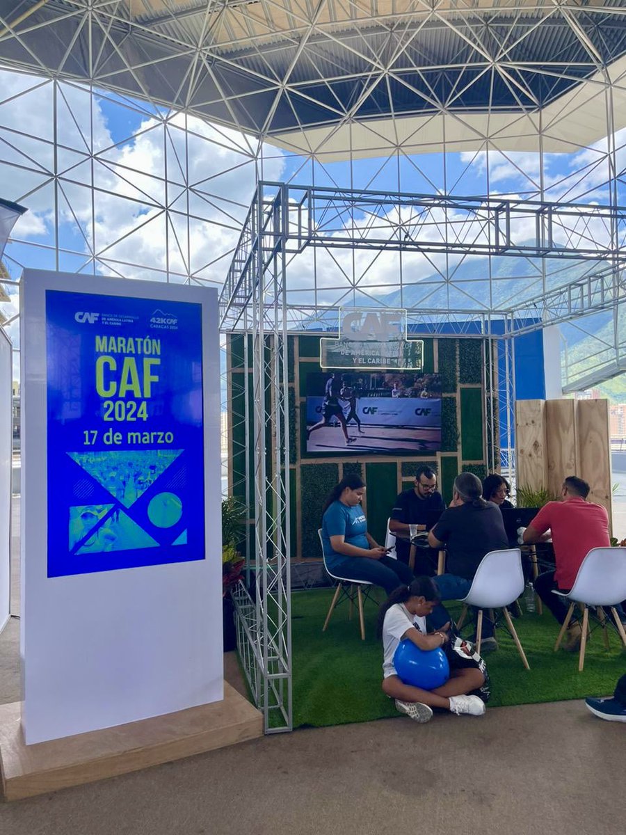 maraton_CAF's tweet photo. ¡Únete a la fiesta del #MaratónCAF 2024!🏃🏾‍♀️🏃

Ya estamos en la entrega de materiales de la Caracas Rock para que te inscribas en persona. No pierdas esta oportunidad🙌
📍Acercate al Centro Comercial Líder de hoy hasta las 5p.m. y mañana de 10a.m. a 3p.m.

https://t.co/BFnMsiUTBt https://t.co/7HzI2TXfOQ