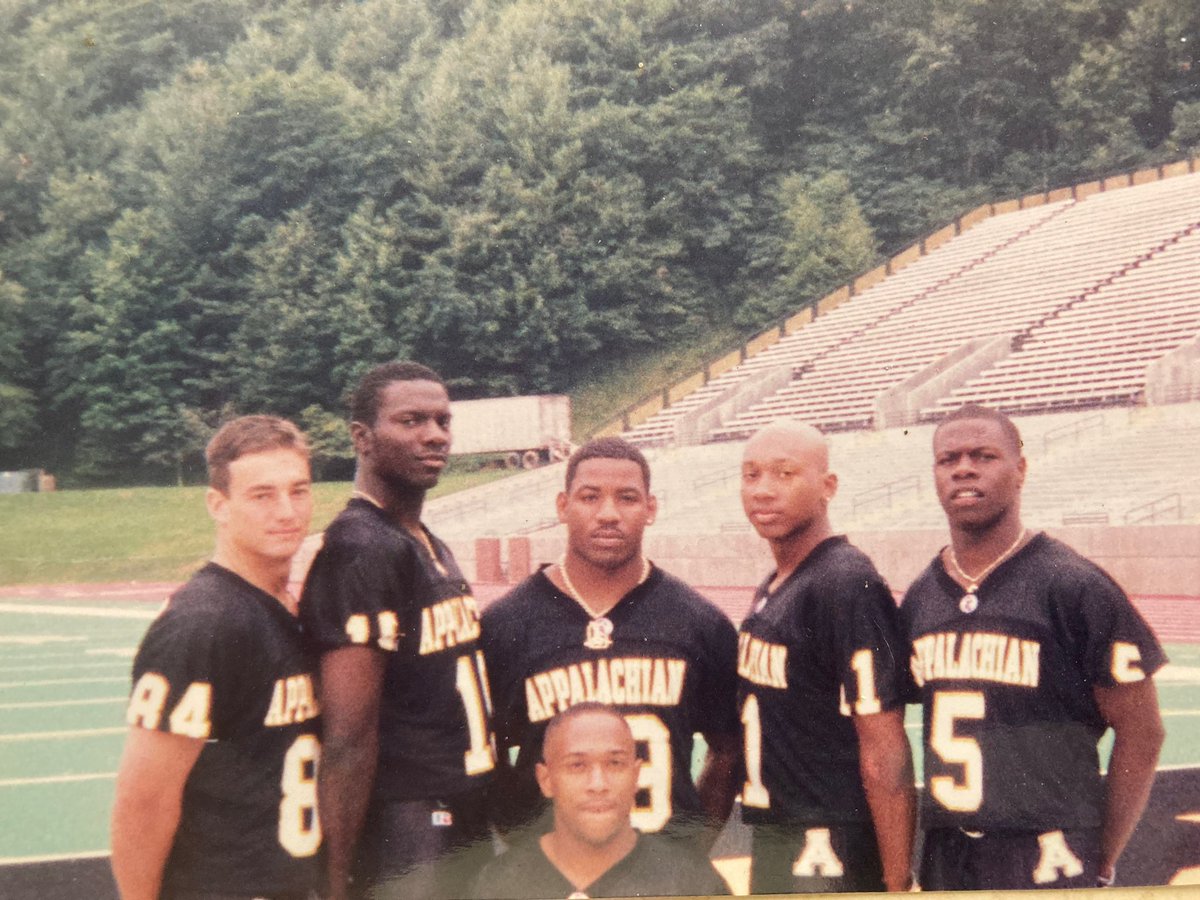 c_everette_'s tweet photo. Coach Kent called us Pencil Necks!! I hated the gym..6’3, ran high 4.2’s in 40, close to 40 inch vert…covering 5 yards in a couple of strides…Betta Turn and Run..Wide Receivers Rule!! 1995 Baby!!! @HouseUnited2 @AppState_FB https://t.co/RrMz388N3D