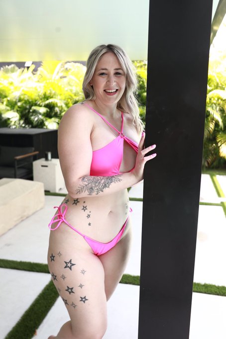 Happy Friday 😊 Hope your weekend is going to be as good as mine https://t.co/RuVGdnl0KW