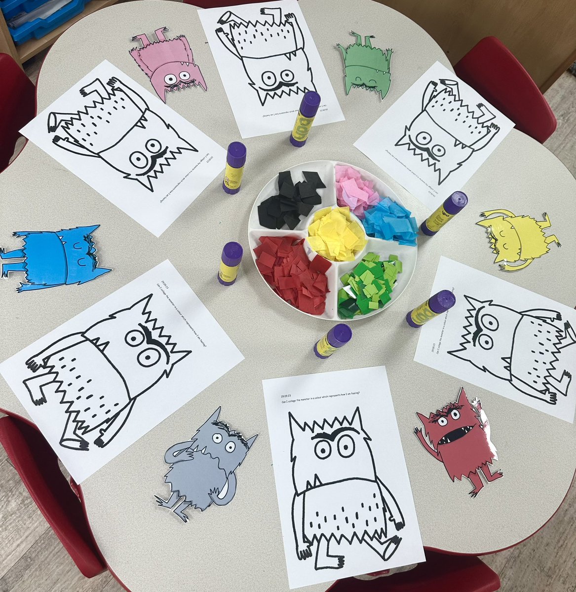 misspower__'s tweet image. The Colour Monster by @Anna_Llenas_ 👹🎨
A great book to explore feelings and emotions! We discussed which colour represents each emotion in the story, made feelings jars, drew pictures to describe what makes us experience these feelings and collaged our own monsters! #eyfs #psed
