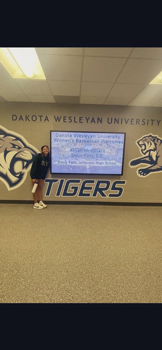 AliyahMcgovern's tweet photo. Had a great time today at DWU!! Thanks @CoachC_DWU and @cbeck022 for the great visit!! @DWUWBB 🤍💙 https://t.co/sfV2vPMSsL
