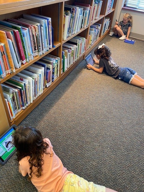 HuebnerLibrary's tweet photo. Second graders loved bringing their devices to the library to explore a few ebook resources - Sora and BookFlix. All students can access these resources and read eBooks from home through Launchpad.
#SchoolLibrariesMatter #RootEdHuebner #neisdlibs #huskiesleadingthepack https://t.co/WFYSqlseNX