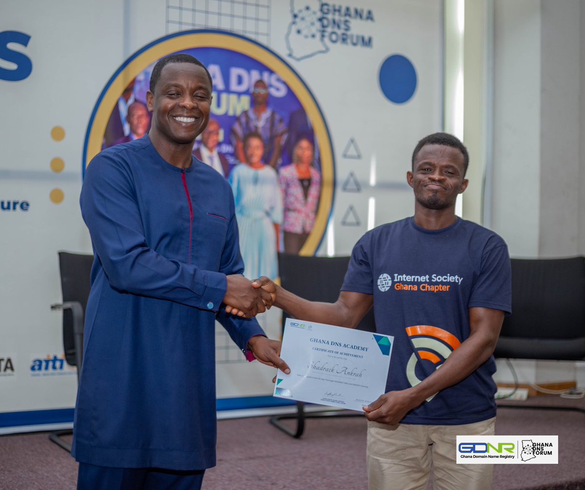 Ghanadomain's tweet image. The 2023 Ghana DNS Training participants proudly received their certificates at the 2023 DNS Forum. The presentation was an honor, led by Dr. Collins Yeboah-Afari, Director General of @KofiAnnanICT  #DNSForum2023 #CertificatePresentation #TechAchievement