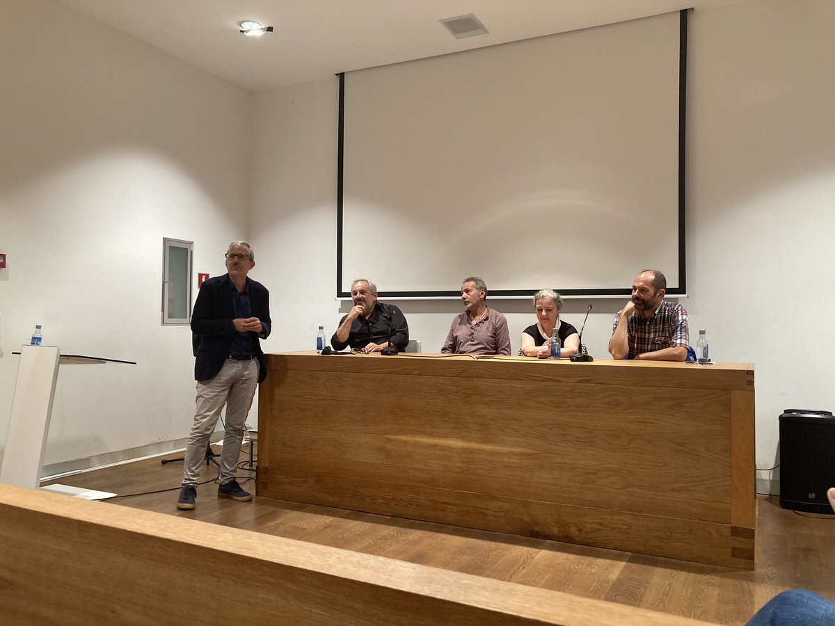 Celebrando anticipadamente o #DíaInternacionalDaTradución na <a href="/FundLuisSeoane/">Fundación Luis Seoane</a> con Xoán Abeleira, Isabel Gª Adánez e <a href="/FragaXesus/">Xesús Fraga</a> con <a href="/domenechino/">Fernando Domènech</a> como moderador e <a href="/javierpintor/">javierpintor</a> como presentador #SomosOQueLemos