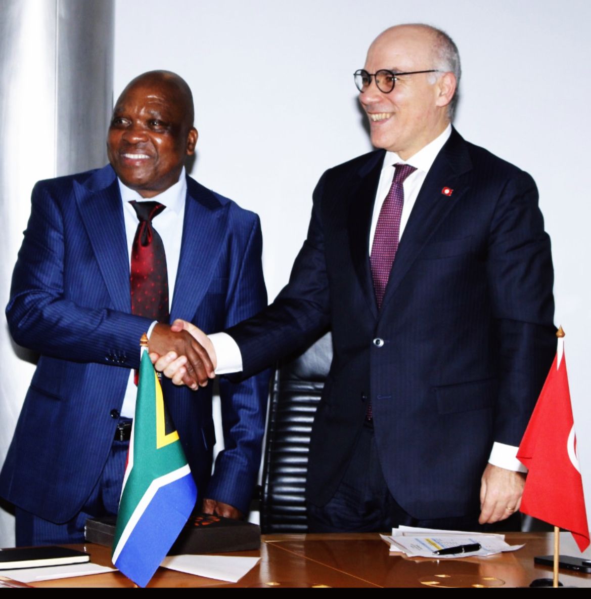 Cooperation in the field of Health, medecine industry and encouraging private sector's investments &amp; partnership were between the major subjects of my meeting today in #Pretoria with Mr Joe Phaahla, 🇿🇦 Health Minister. I conveyed to him an invitation from his 🇹🇳 counterpart.