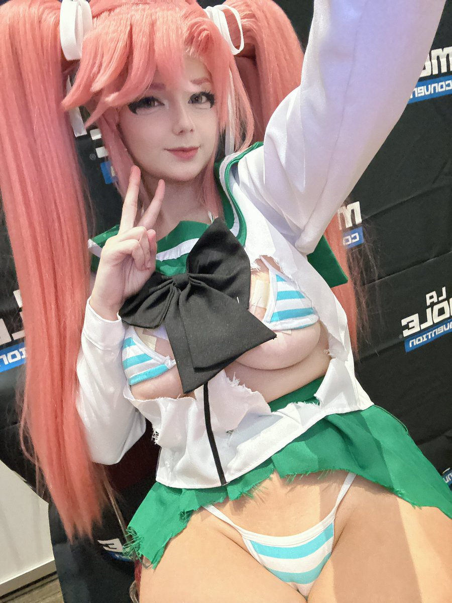 sweetielin3's tweet photo. Ya estoy en @lamolemx  en la zona X (esta en la planta de hasta arriba) aquí los espero💗🫶🏻

Les gusta mi nuevo cosplay? ;3 https://t.co/aslFnAbYZO