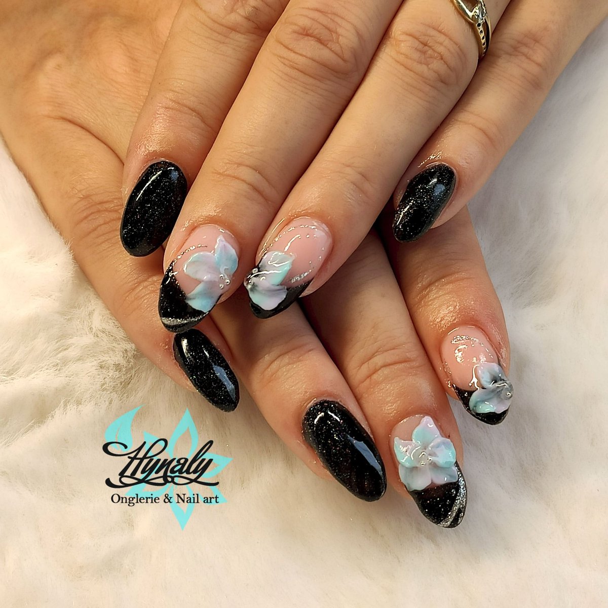 Hynalynails's tweet photo. It's autumn 🍁🍂 !

Black /glitter black
Flowers in 3d forming in lavender &amp; turquoise. So pretty 😍

#nails
#nailart https://t.co/lE0XEajbpT