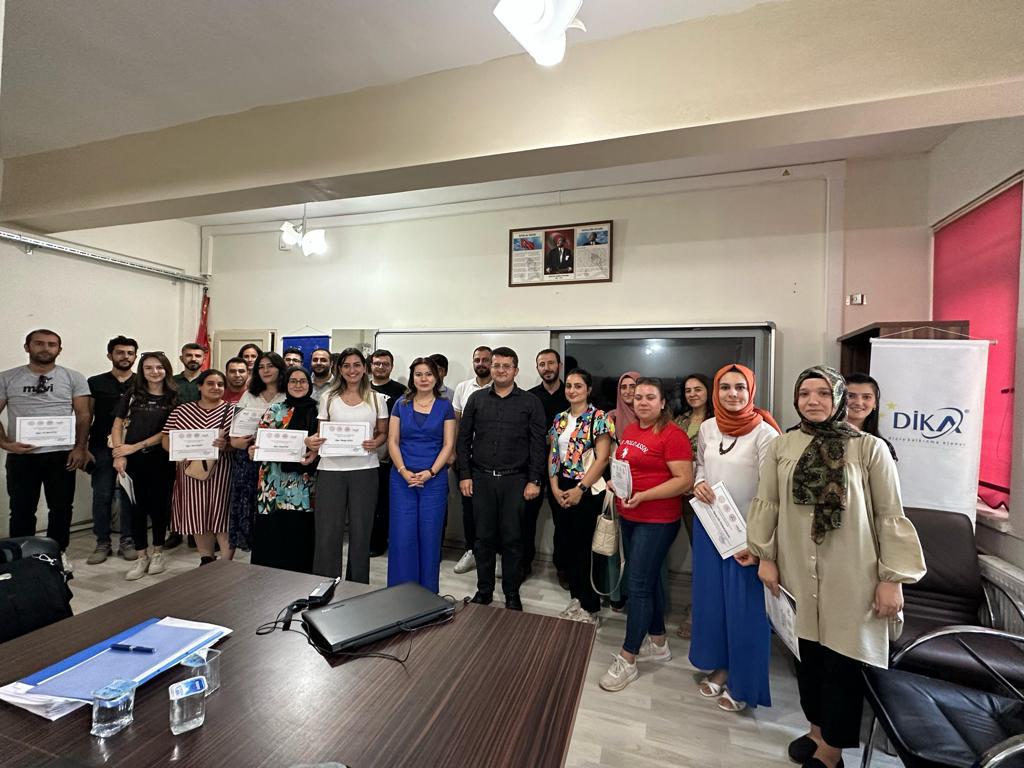 OmerliMem's tweet photo. Ömerli Kaymakamlığı'nın katkılarıyla DİKA tarafından sınıf öğretmenlerimize yönelik düzenlenen Diskalkuli Farkındalık Eğitimi tamamlanarak  katılım sertifikaları öğretmenlerimize verildi. 
@tcmeb
@omerli_Kaymakam
@tcdicleka
@Murat69_Demir 
@adnanciftci47 
@Maydin47 
@mir_zal_zin https://t.co/WdT9e6vPV4