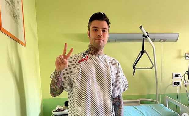 SPYit_official's tweet photo. Fedez operato d’urgenza per un’emorragia interna: è salvo per miracolo!
LINK: https://t.co/IUtSEJh16Y
#fedez #29settembre #emorragia #ospedale #salute #chiaraferragni #rapper #comesta @Fedez https://t.co/upWkfMz6Kq