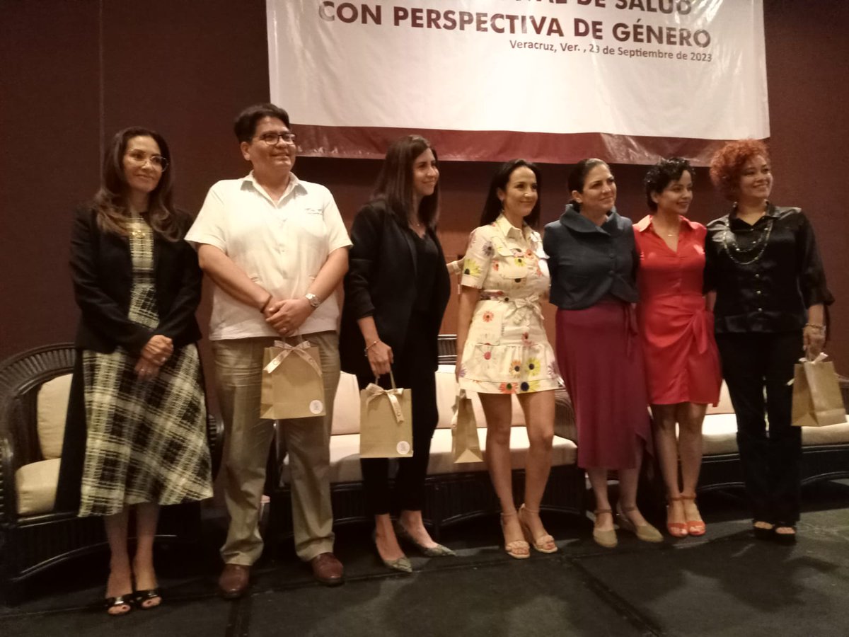 Gracias a todas las personas que formaron parte de este panel sobre #salud #mental: 

➡️ Tania Arias Roca - Psicóloga clínica y organizacional. ➡️ Francisco Paredes Cruz - Coordinador de programas médicos en el #IMSS. 
➡️Laura Tamayo - Directora de Comunicación, Asuntos Públicos