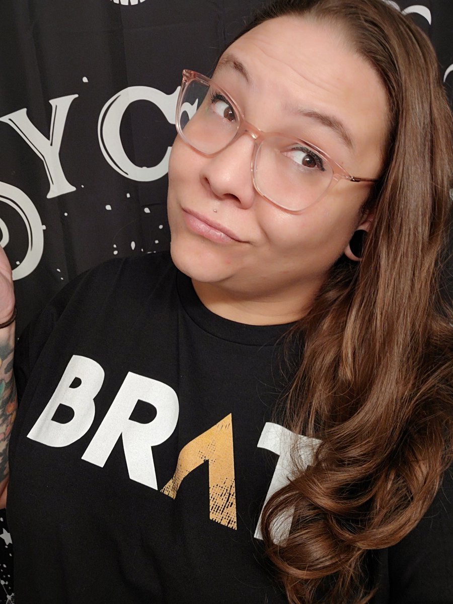 Eightbitemi's tweet image. My @PeachyPixel8 uniform came! It's so comfy and it got here in no time!