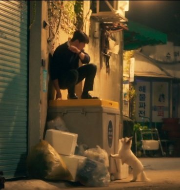 bieunu's tweet photo. Thinking about are they gonna show us how seowon climbed over that dustbin? Coz it would be so funny to watch 😭😭 https://t.co/r9ToDKWMZO