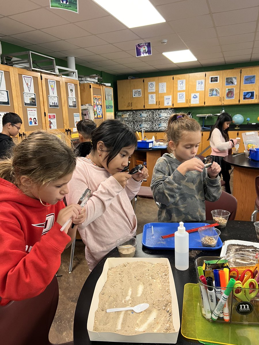 misscastello1's tweet photo. Cycle 3 in STEAM was filled with core sampling in 4th and creating plant offspring with different traits in 3rd. Some learners challenged themselves and tried writing genetic code! DL planted radish seeds. #mineolaproud #steamrocks @Jackson_Ave @MineolaUFSD https://t.co/dp4aEKhxlu