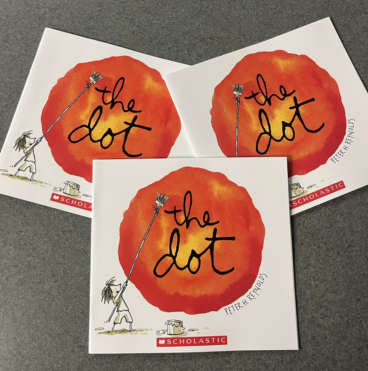 MrsFritsch7's tweet photo. Our kindergartners are going home with a brand new book today!  All 88 kindergarten students will get a new book each month this school year.  A huge thank you to all the generous friends, family and co-workers who donated to this project! @CindyDucca @CrestwoodSupt https://t.co/roFAO3Mwsj