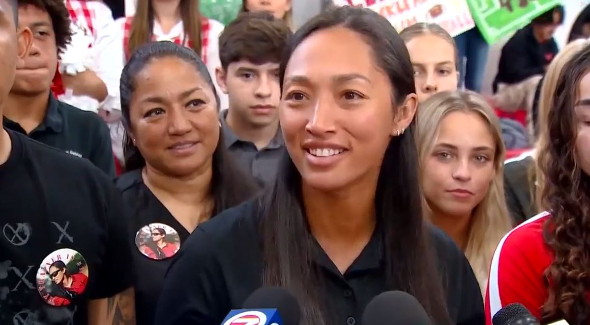 BOCATC's tweet image. A beloved South Florida #AthleticTrainer received a sweet surprise from students who said she’s made an impact in their lives. bit.ly/3teIZtn #at4all #athletictraining