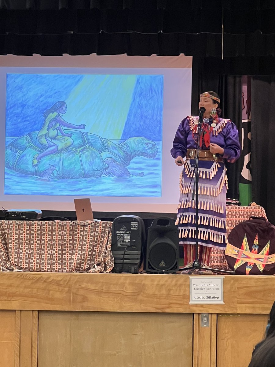 WindfieldsMS's tweet image. Windfields was honoured to welcome @tribvisdance and explore First Nations history and traditions with a stunning and high energy performance. This introduction to the powwow culture of North American Indigenous people was powerful! @RonFelsen @UIEC_Tdsb @tdsb