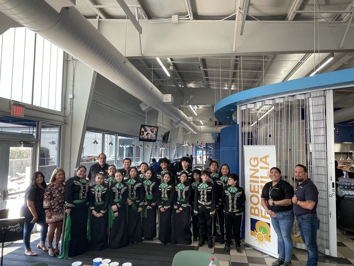 alvareznisd's tweet photo. Thank you @rdjusmc for giving our kids, this amazing opportunity to celebrate with the amazing staff at boeing. #HispanicHeritageMonth . #Rootedross @NISDRoss https://t.co/aFcOY59aDX