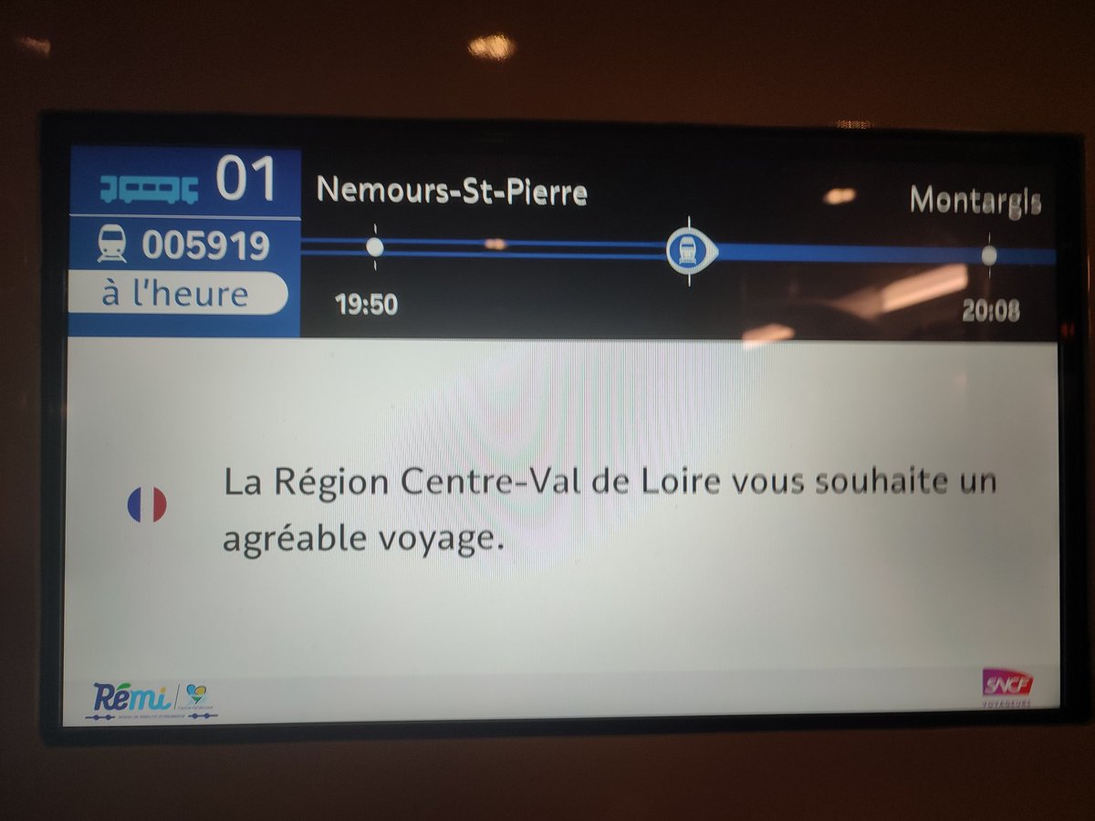 Christophe GATTUSO (@chrisgattuso) on Twitter photo 🟥 Pour l'agréable voyage, c'est loupé! Le TER 5919 circule avec des voyageurs assis par terre. C'est devenu une habitude. Ce qui l'est moins, c'est que 5 wagons sont vides et fermés aux clients malgré la demande de voyageurs et de contrôleurs. <a href="/RemiTrain/">Rémi Train Centre Val de Loire</a>, vous n'avez pas honte ? 🟥 Pour l'agréable voyage, c'est loupé! Le TER 5919 circule avec des voyageurs assis par terre. C'est devenu une habitude. Ce qui l'est moins, c'est que 5 wagons sont vides et fermés aux clients malgré la demande de voyageurs et de contrôleurs. <a href="/RemiTrain/">Rémi Train Centre Val de Loire</a>, vous n'avez pas honte ?