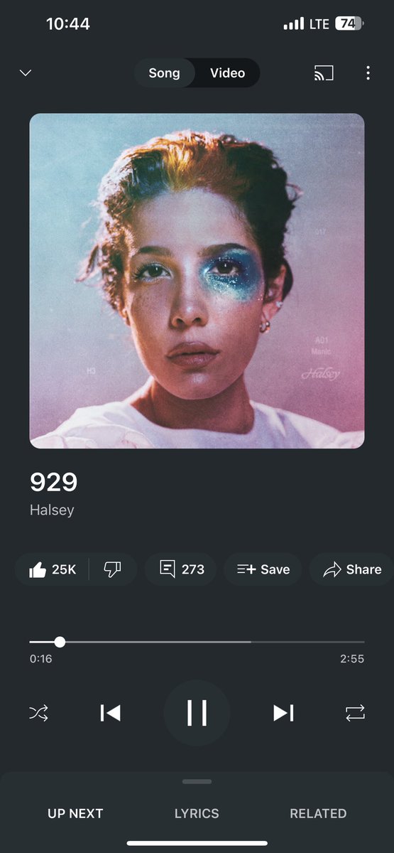 renpaige96's tweet photo. Starting my day of errands the best way possible today. Happy golden Birthday @halsey 💛💛 https://t.co/vz2o1PnZV8