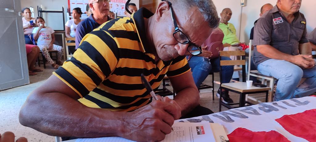 Trujillo_MRT's tweet photo. Del @Occidente_MRT al @OrienteMRT_ 🔴⚫

Hoy arrancamos el proceso de adecuación, dando inicio en los Municipios Tucupita y Angostura del Orinoco. 
TUPAMARO seguimos de fiesta revolucionaria y organizativa 

#JuventudTupamaroConMaduro https://t.co/oTChcuEC8M
