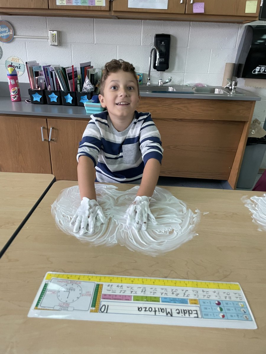 Fun Friday… desk cleaning time!! 😜🤩#livoniapride