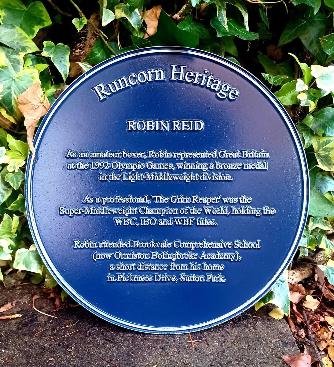 Always enjoyed watching Robin Reid. Great to see another fighter  get some well deserved recognition in their local area. A blue plaque has been commissioned and is soon to be erected at his former school 🥊