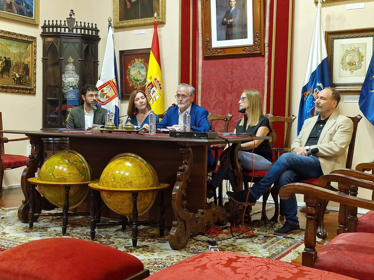 CatedraTecnoEdu's tweet photo. 😃Da comienzo la Presentación en @RSEAP_Tenerife https://t.co/jWjUsoLR7U