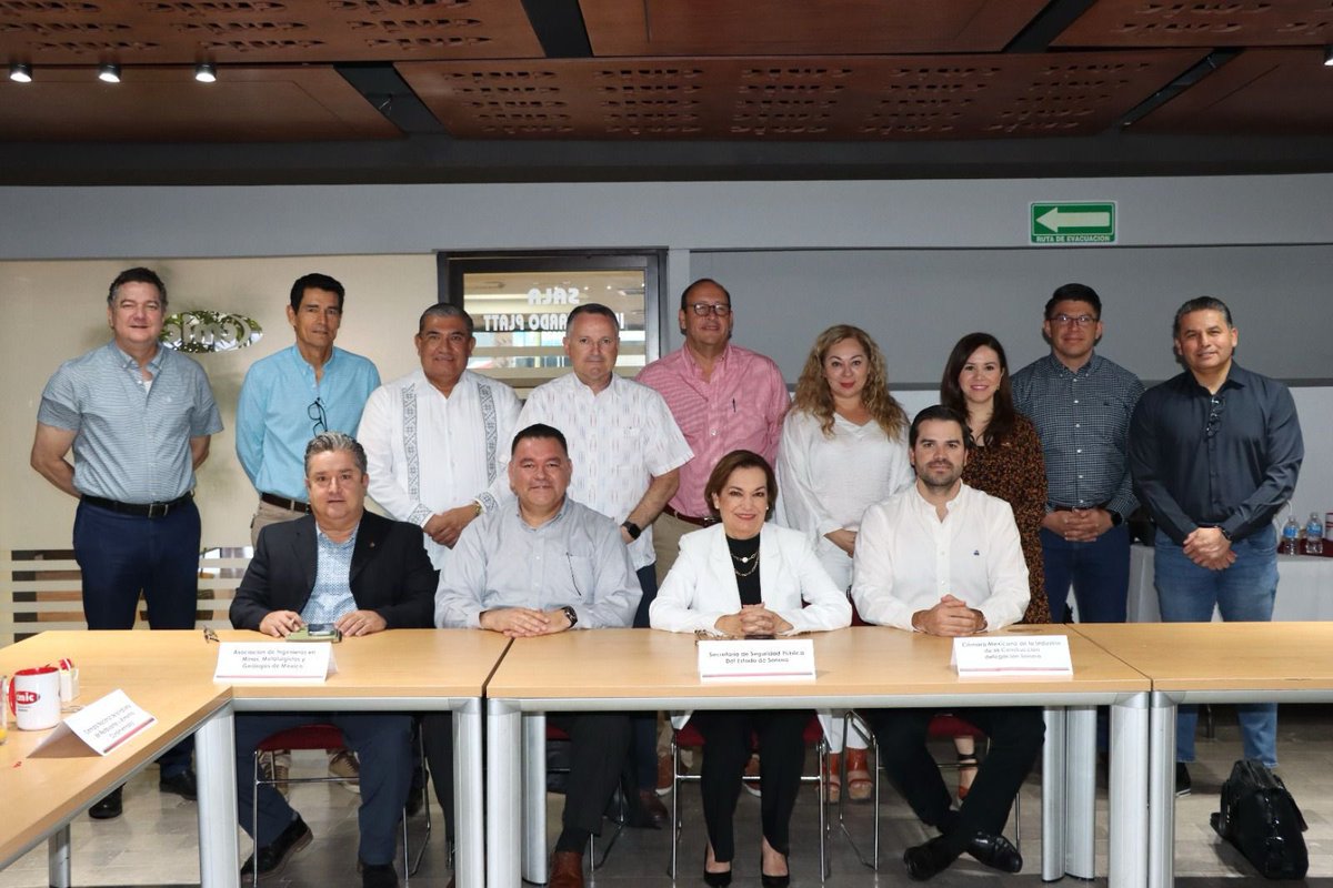 Junto a presidentes de otras cámaras empresariales, recibimos en <a href="/cmicsonora/">CMIC Sonora</a> a la Sria. de Seguridad Pública, <a href="/MaDoloresRio/">María Dolores Del Río</a> y a su equipo de trabajo, para exponer las acciones de la secretaría a favor de la ciudadanía y de Sonora.