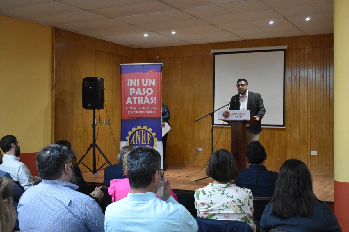 DPRTarapaca's tweet image. 🌹A #50AñosDelGolpe, DPR #Tarapacá @dquinterosr acompañó al presidente de @anefchile José Pérez y de @AnefTarapaca Patricio Llerena, en el descubrimiento de la placa conmemorativa en homenaje a funcionarias y funcionarios públicos desaparecidos(as) y muertos(as) en la dictadura.