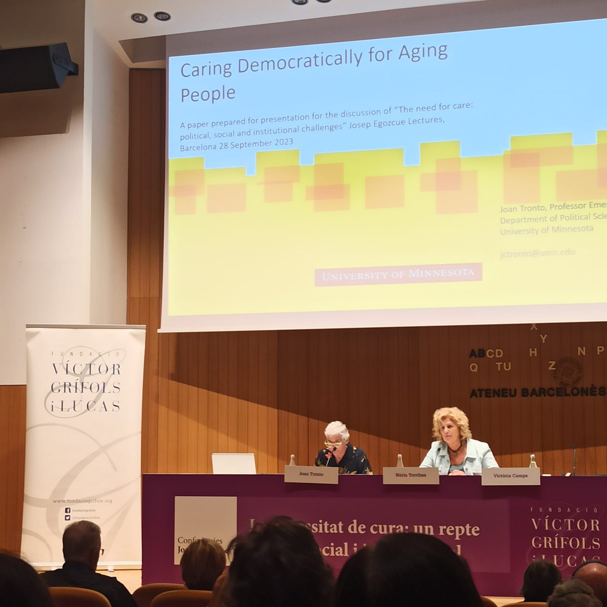 marsallacris's tweet photo. Ahir gràcies a @ateneubcn i @FundacioGrifols vam tenir la oportunitat d'escoltar a Victoria Camps i Joan Tronto a través de dues ponències centrades en la idea de la cura com a dret i deure. Gràcies per poder convidar-nos a gaudir d'aquesta ocasió tan enriquidora. https://t.co/58fEng7fLS