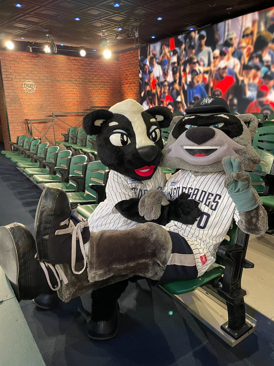 What a special day at <a href="/MLBNetwork/">MLB Network</a> 🥰