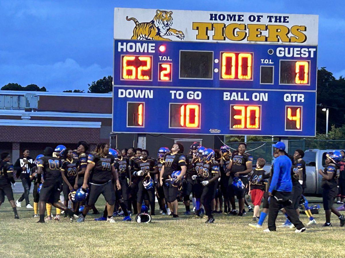 OscarSmithFB's tweet photo. Congratulations to Coach Blow & Oscar Smith Middle Football on going 1-0. Pipeline to Greatness!!! @CoachBlow82
#Bangem #Smithset 🔵🟡 https://t.co/MiVKXv1WPP