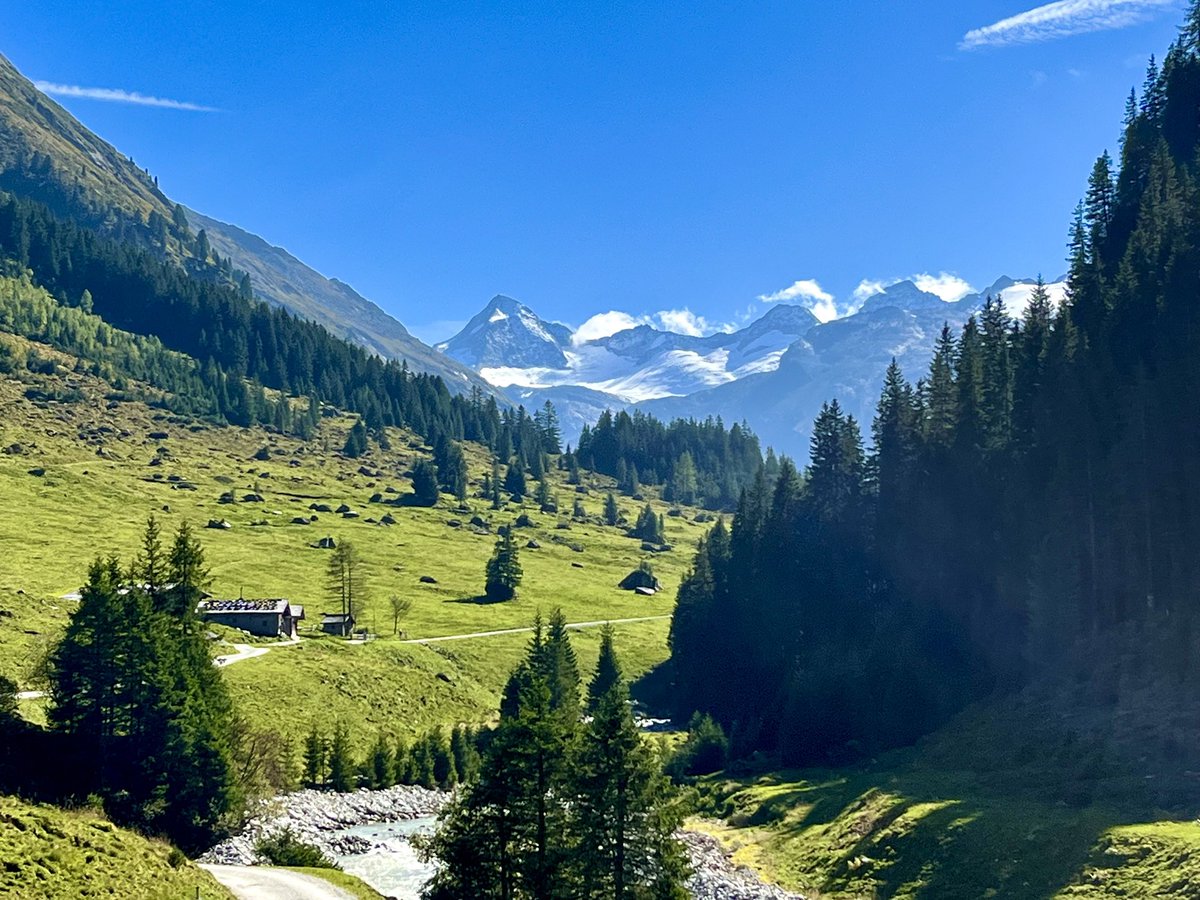 kronauer216's tweet photo. Berge, Täler, Seen - der Pinzgau is so scheen!
@Salzburgerland @salzburg_media 
@Wildkogel_Arena 
@Outdoor_Wandern https://t.co/V9LBtxeM28