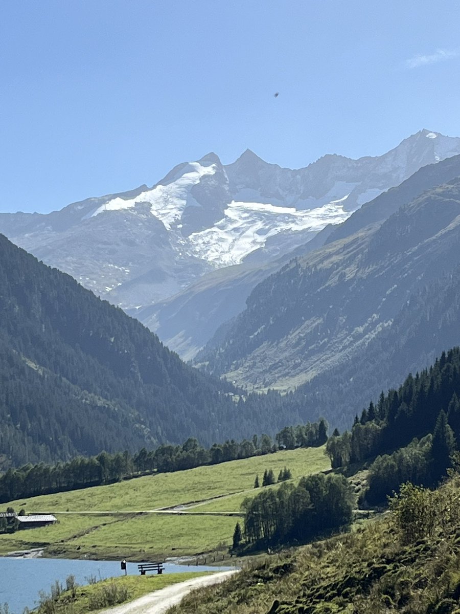 kronauer216's tweet photo. Berge, Täler, Seen - der Pinzgau is so scheen!
@Salzburgerland @salzburg_media 
@Wildkogel_Arena 
@Outdoor_Wandern https://t.co/V9LBtxeM28