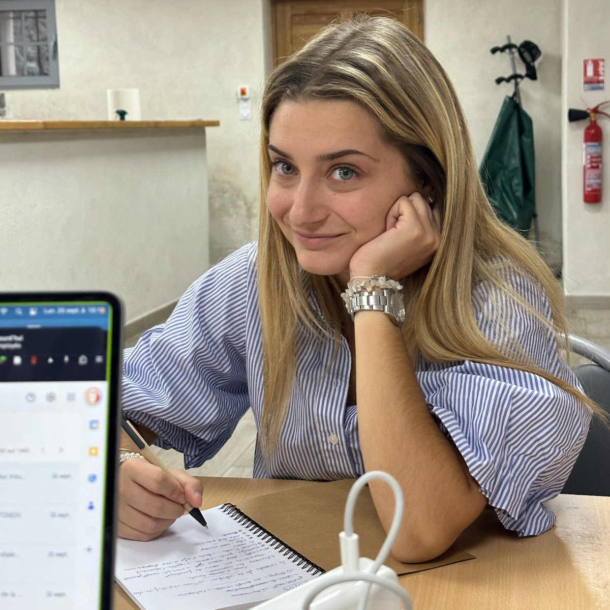 RidolfiPierre's tweet photo. Toute la Team @pichjulellu souhaite la bienvenue à Billie, étudiant en BUT GEA à l’Università, qui a débuté cette semaine son alternance chez nous en qualité d’assistante de direction pour une période de 2 ans.

À fianc’à a nostra #Giuventù 

#agency #studiàincorsica https://t.co/2Jnz5s3UzC