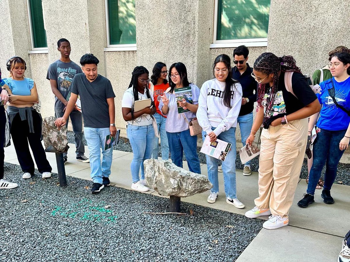 UTDScience's tweet image. We had so much fun showing @dallascollegetx students around the campus! Hoping these superstars become Comets ☄️ 🤞

#futurecomet #transferstudent
