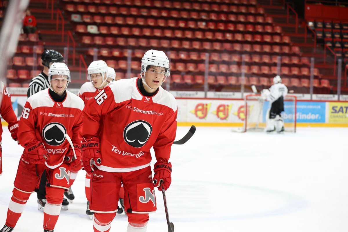 PorinAssat's tweet photo. #U20SM-puolella puolestaan Ässät tasoitti TPS:aa vastaan 3. erässä ja voitti jatkoajalla lukemin 3-2 ♠️💪
Ottelun tilastot: https://t.co/YG01O2xa4B
Huomenna #Patanuoret - KalPa klo 12:00
#Ässät https://t.co/mju3SaWdMA