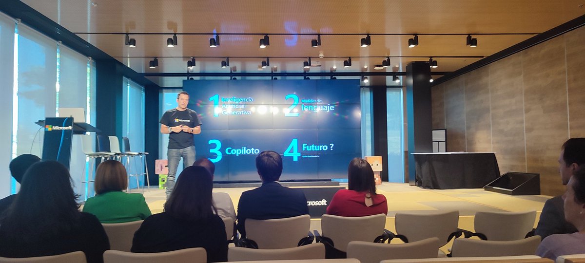 Gracias por la invitación a ver las oficinas de <a href="/MicrosoftEDU/">Microsoft Education</a> y al evento #vueltaalcoleconmicrosoft Preparado para lo que se viene.