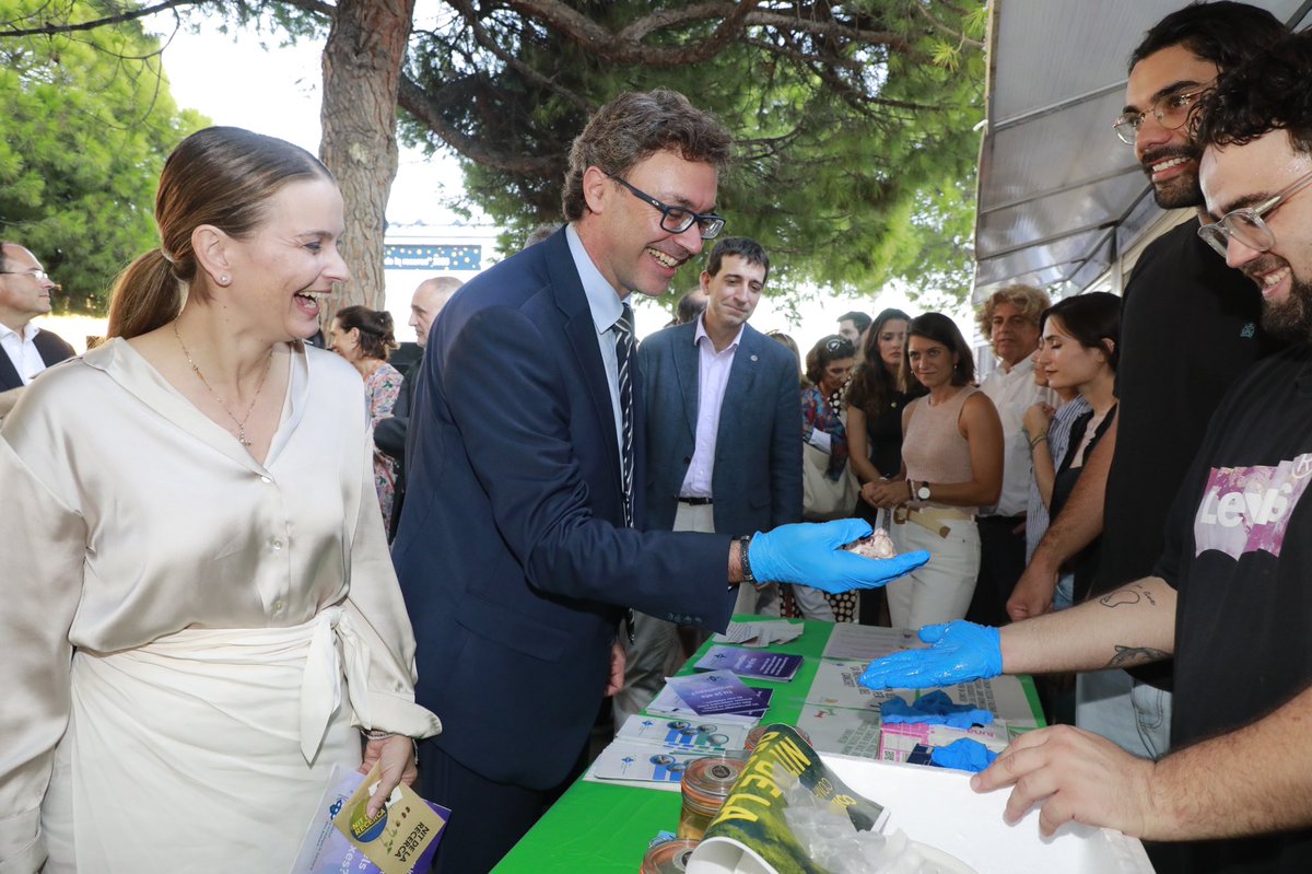 MargaProhens's tweet photo. 👩‍🔬La #NitdelaRecercaIB és el millor aparador per acostar la ciència al carrer i despertar vocacions. La ciència i la recerca són una de les grans apostes del Govern, per això posarem en marxa un Pla de Ciència, Tecnologia i Innovació de la mà de la UIB i els centres de recerca. https://t.co/DVjNPGvK1H