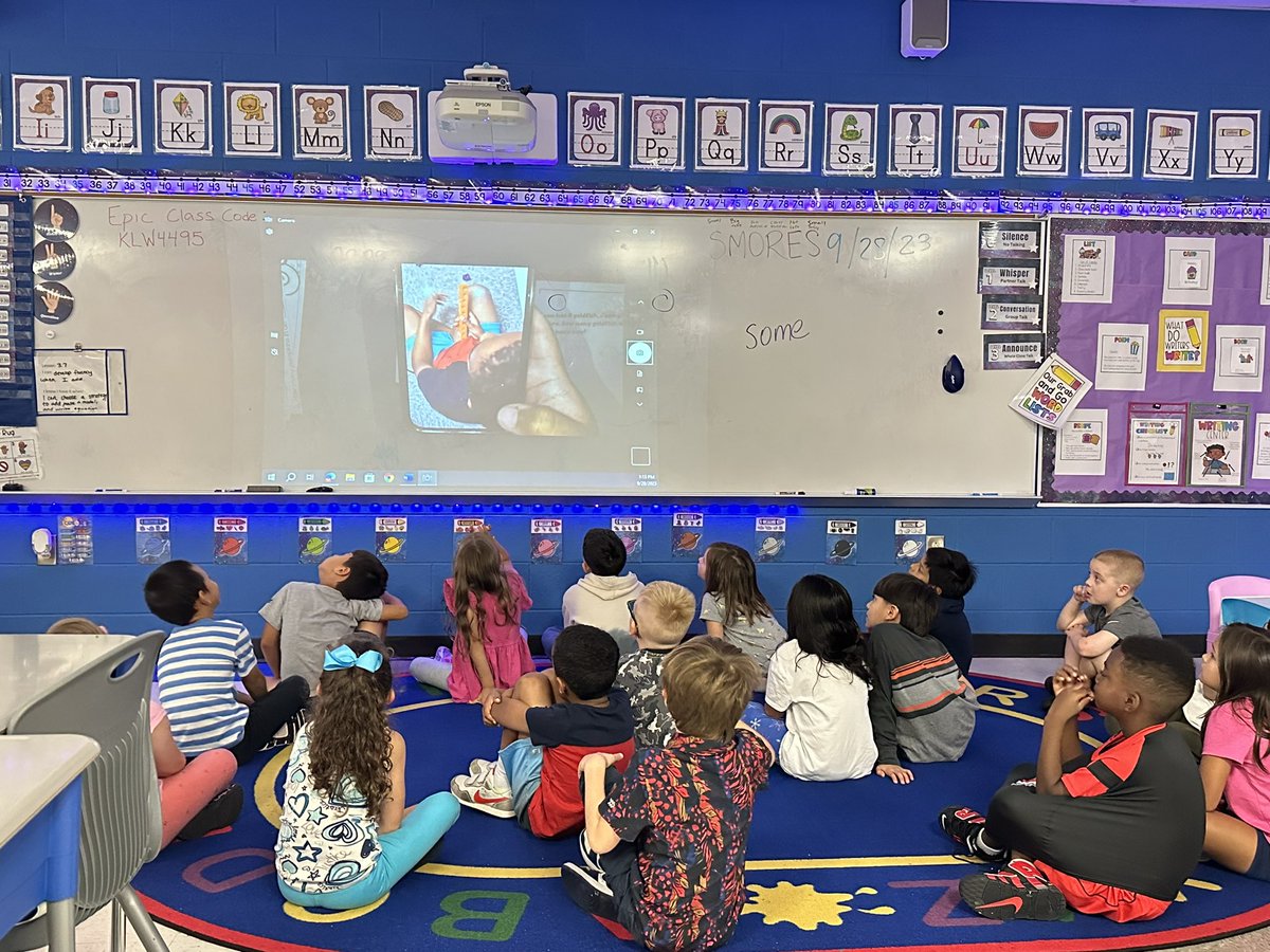 MrsElliott_JCE's tweet photo. Shout out to Mr. Offutt’s class for their fabulous math lesson! Students were building models, writing equations, sharing strategies, and analyzing others work! @JCElem_RCS @SusanLoveless23 @_ryano12 https://t.co/ypF6e9x3hn