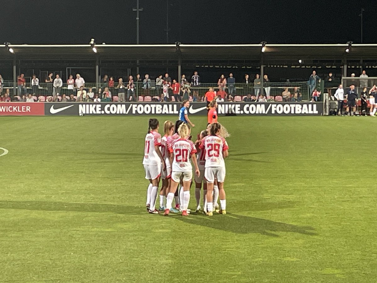 rb_fans's tweet photo. Yes! Die #RBLFrauen gewinnen ihr erstes Heimspiel der 1. Bundesliga mit 3:2 gegen die SGS Essen! Die Tore schossen Vanessa #Fudalla (2x) und Frederike #Kempe! #RBLSGS https://t.co/9qe4y4IHyF