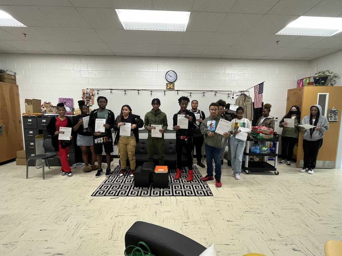 DrCrysWilliams's tweet photo. American Lit Cusp Students Celebrations. these will have a high probability of be distinguished on the EOC Test. Identify- Share the Vision and plan- Set the expectations- Incentive 🙌🏾🙌🏾🙌🏾@MHS_WarHawks @MASuddeth @PrincipalBGame @HenryCountyBOE micromanagement the data😊 https://t.co/AElj2oUsxc