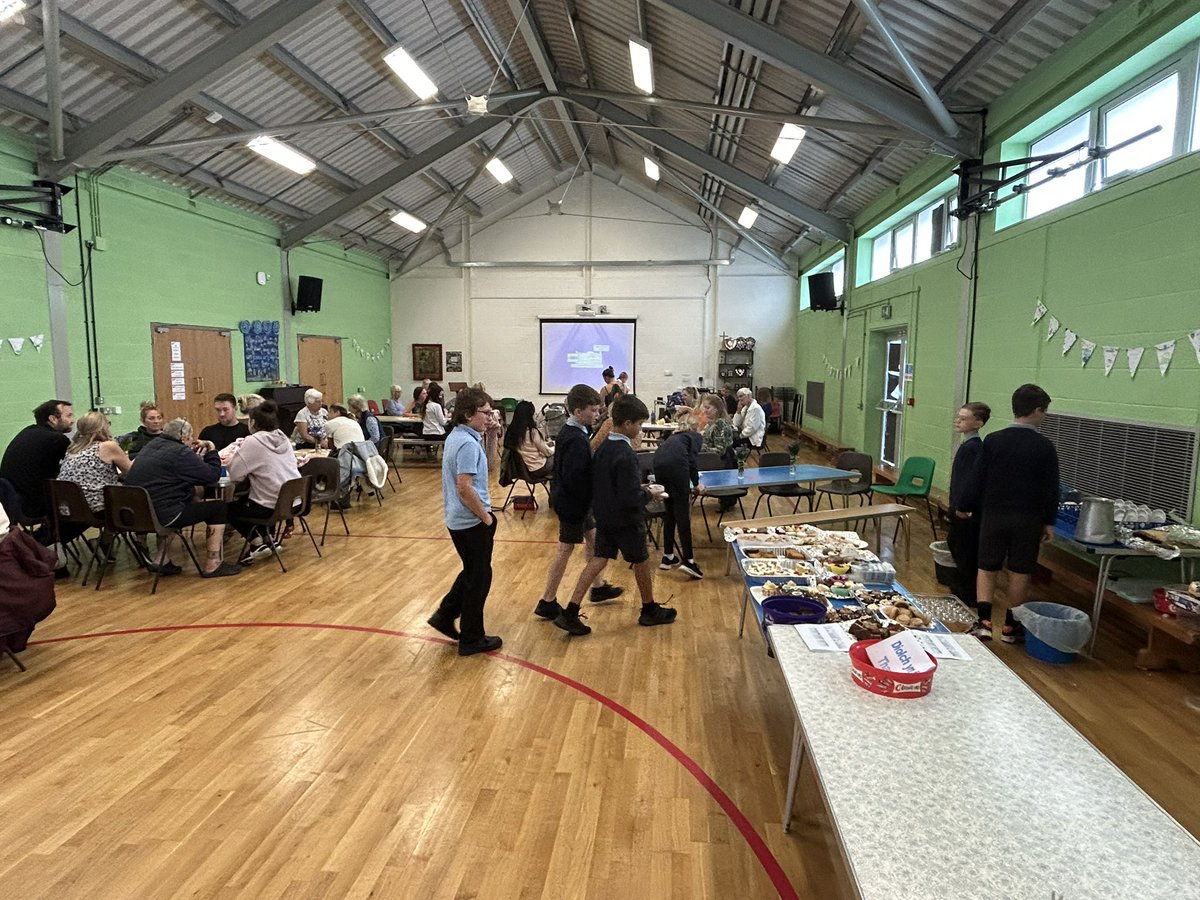 penybryntywyn's tweet photo. Am ddod, am gyfrannu cacennau, am gefnogi, diolch yn fawr iawn am eich help i godi £324.70 tuag at @macmillancancer #cefnogaethwych
For coming, for donating cakes, for your support, thank you very much in helping us raise £324.70 towards @macmillancancer #fantasticsupport https://t.co/K7e5YEYAtG