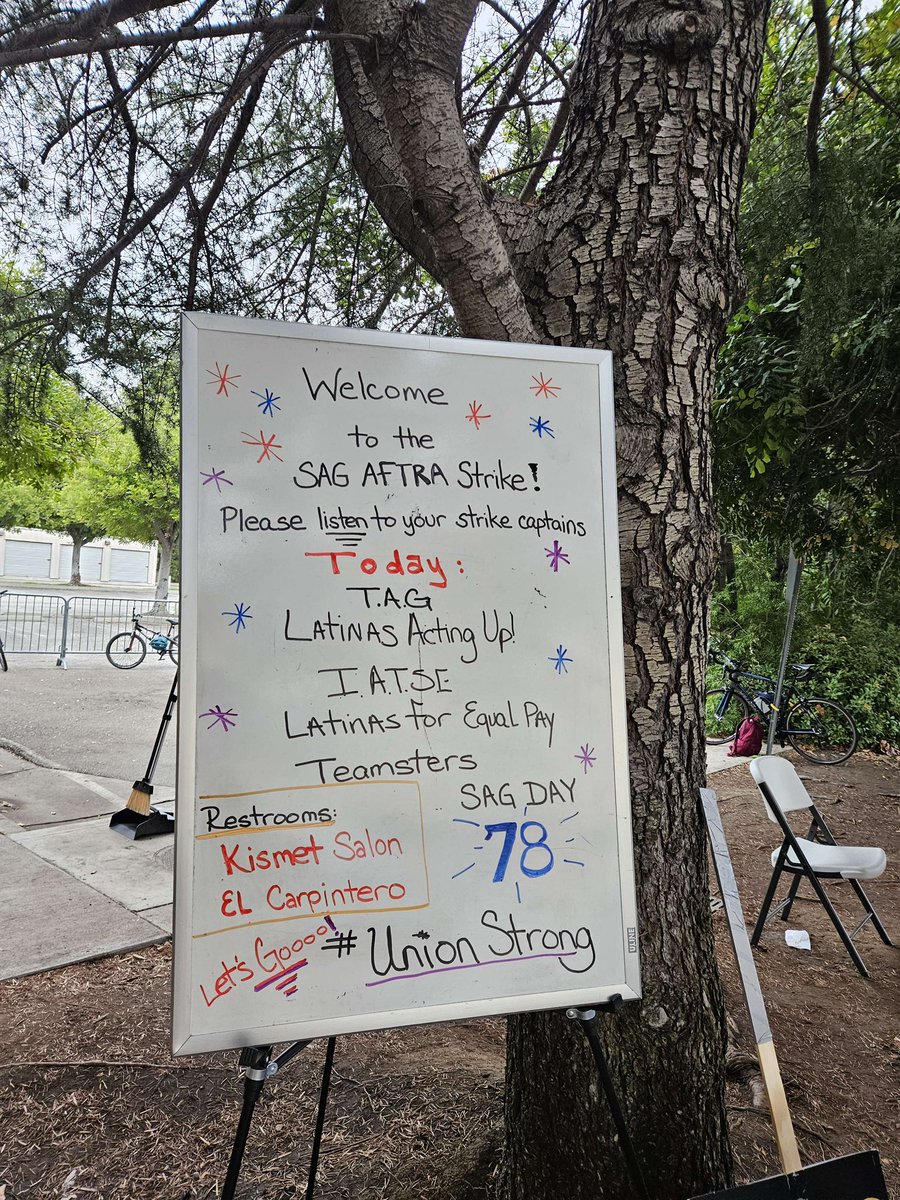 OFMStrike's tweet photo. The WB picket is buzzing today!

Lots of love for the sandwiches especially the vegan options. Thank you all for your continued donations 🏴‍☠️

#OFMStrike #SagAftraStrong #SagAftraStrike https://t.co/YeocO5USsf